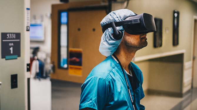 Cedars-Sinai Joins Koreatown-Based Pragma to Offer VR Course in GI Surgery