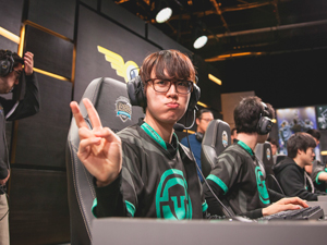E-sports Teams Draw Pro Players With Money, Management