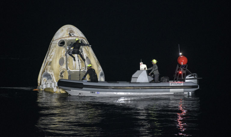 SpaceX Capsule Returns Space Station Astronauts to Earth