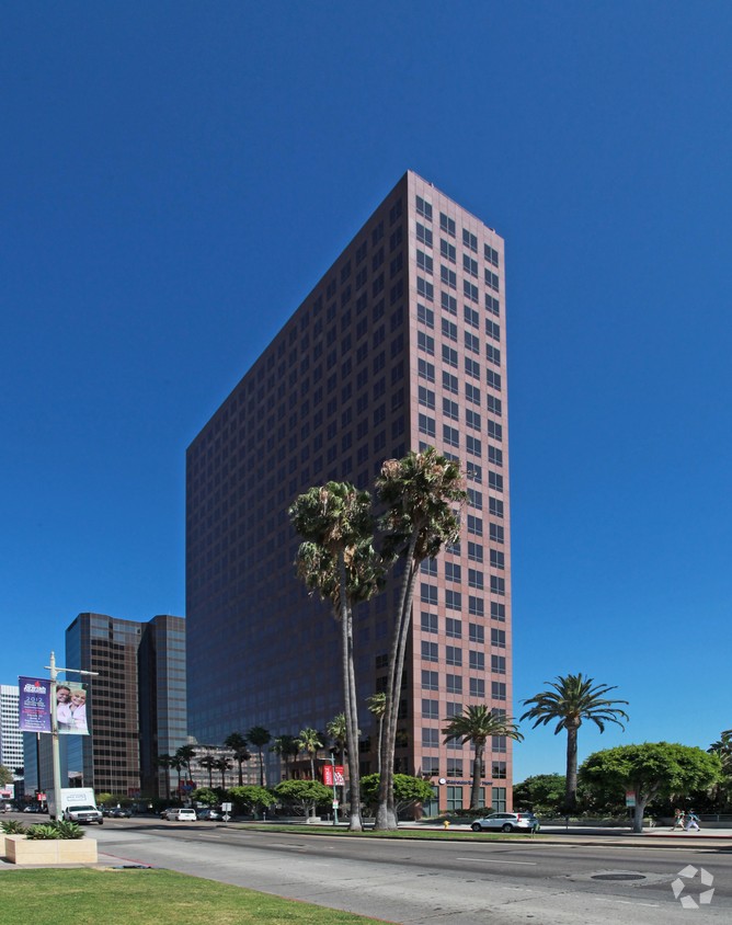 Cedars-Sinai Buys Miracle Mile Office for $295 Million