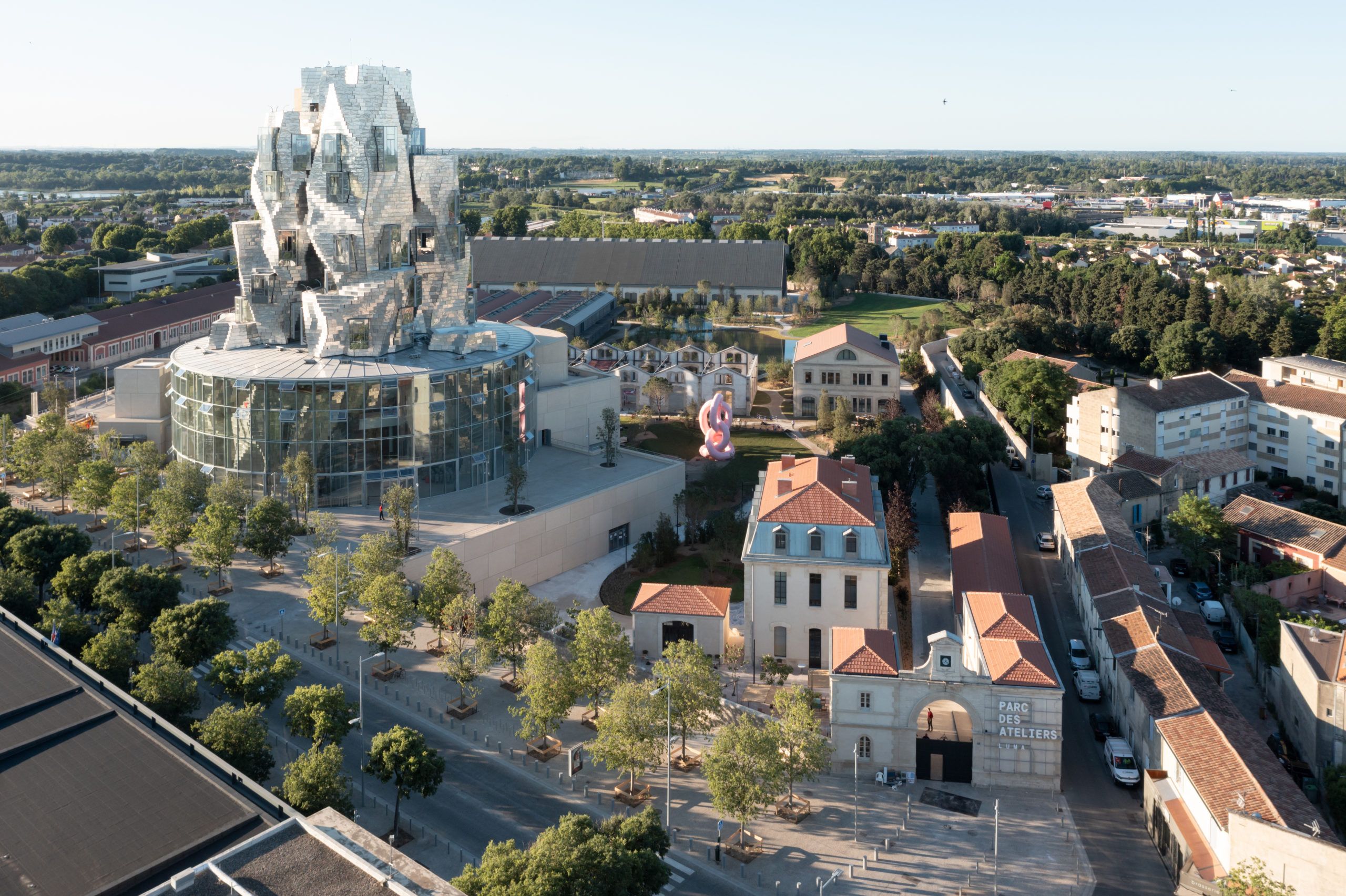 Frank Gehry Takes Inspiration From Van Gogh for Tower in France