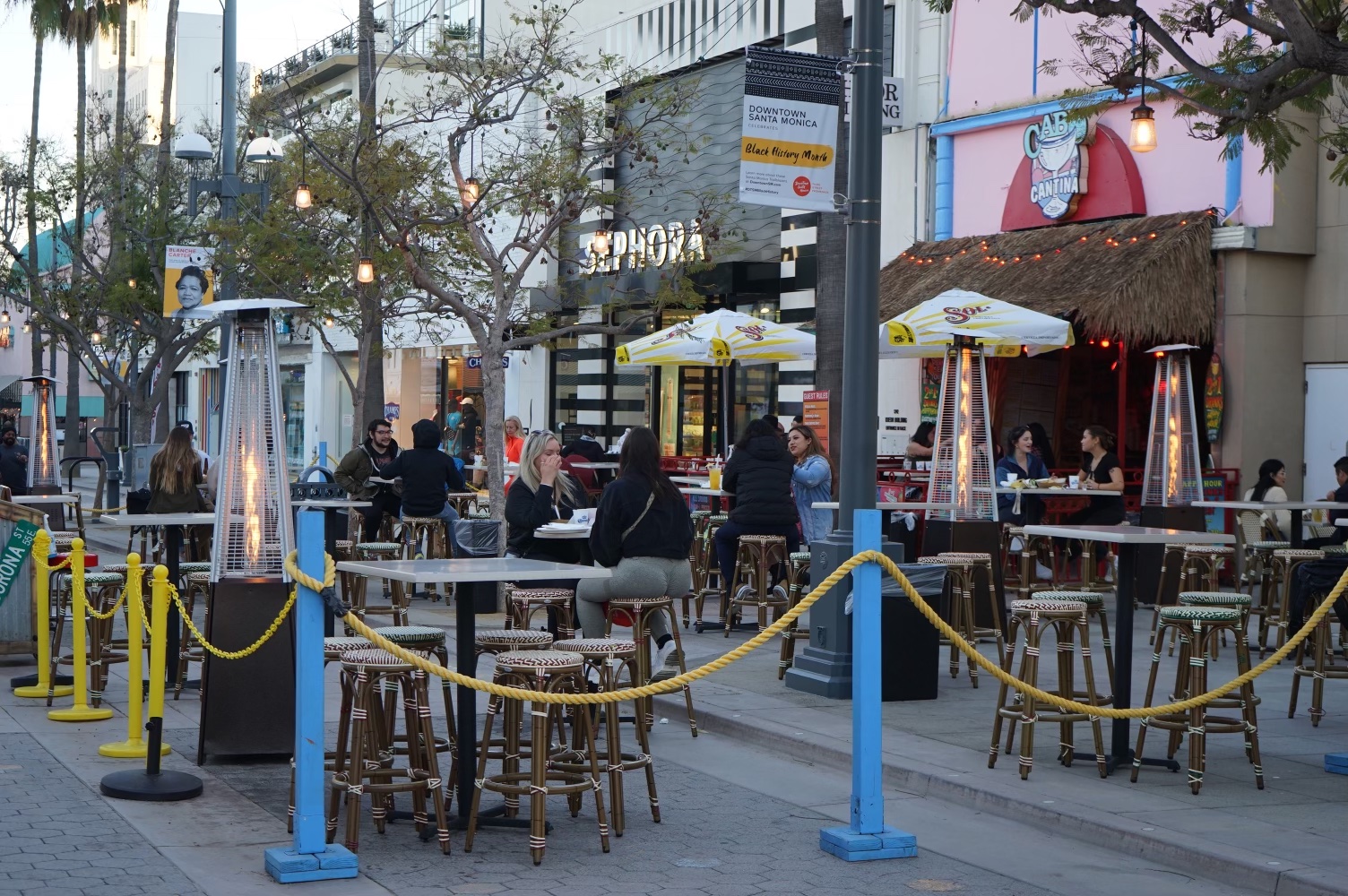 Third Street Promenade Gives Restaurants Space for Outdoor Dining