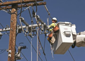 Edison Passes One-Third Mark in Plan to Insulate 10K Miles of Power Lines HED: