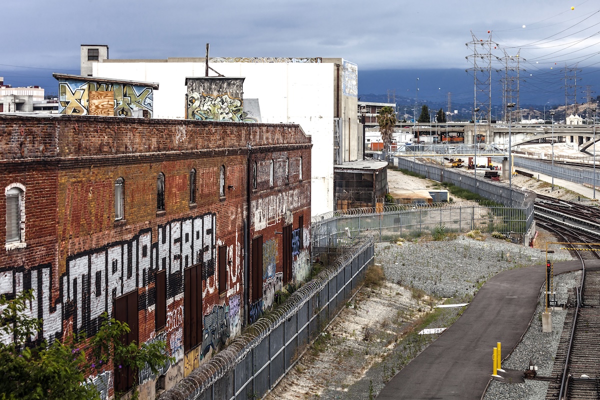 Commentary: Dirty Streets Impact Small Businesses - Vimarsana News